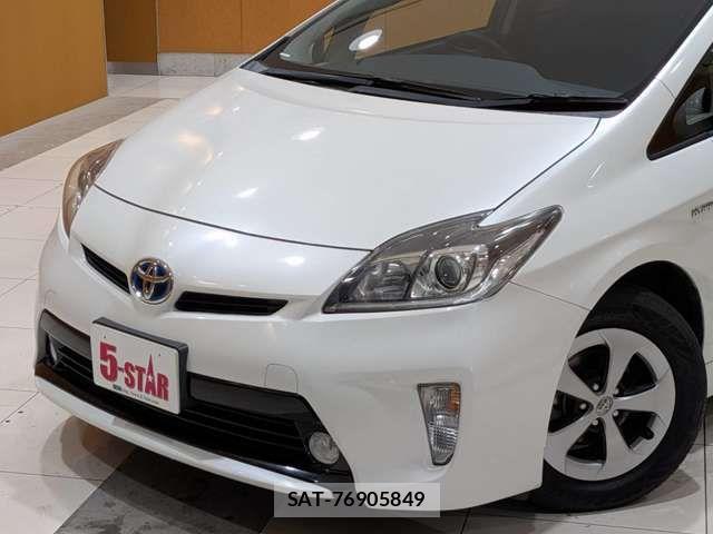 Toyota PRIUS 2015-02 8563249-14