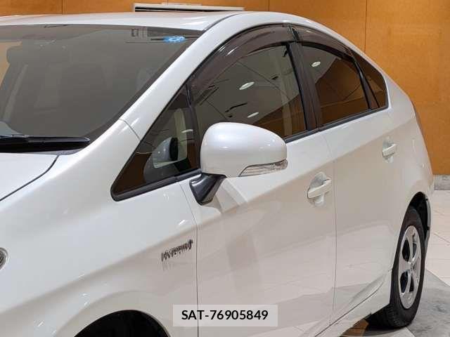 Toyota PRIUS 2015-02 8563249-15