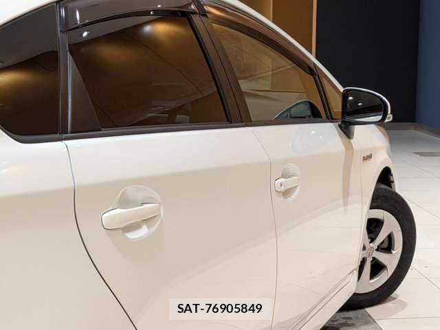 Toyota PRIUS 2015-02 8563249-16