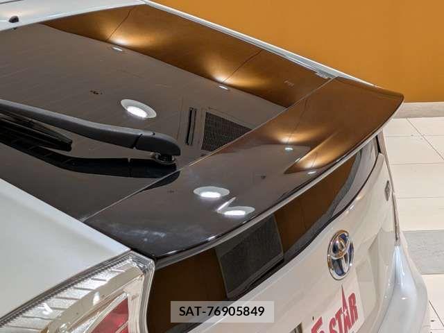 Toyota PRIUS 2015-02 8563249-17