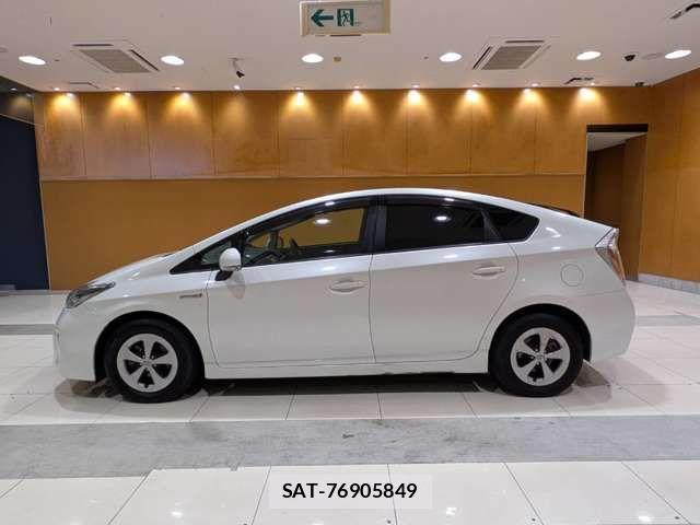 Toyota PRIUS 2015-02 8563249-7
