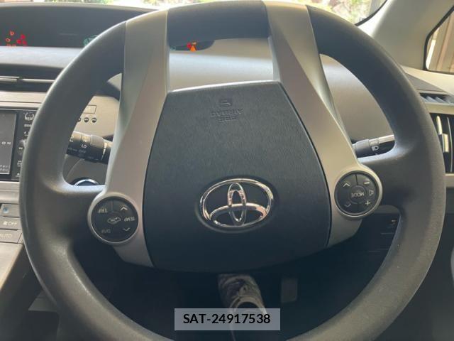 Toyota PRIUS 2012-02 8563260-14