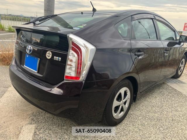 Toyota PRIUS 2014-06 8563252-9