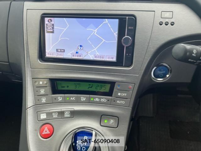 Toyota PRIUS 2014-06 8563252-14