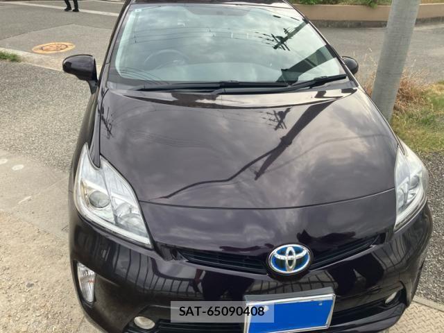 Toyota PRIUS 2014-06 8563252-1