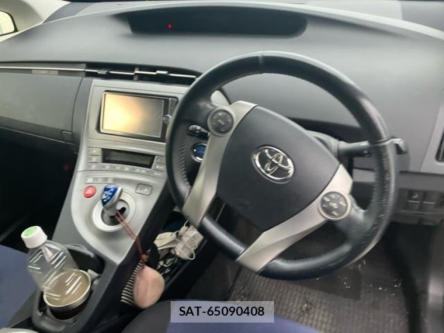 Toyota PRIUS 2014-06 8563252-5