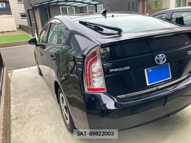 Toyota PRIUS 2014-04 8563261-16