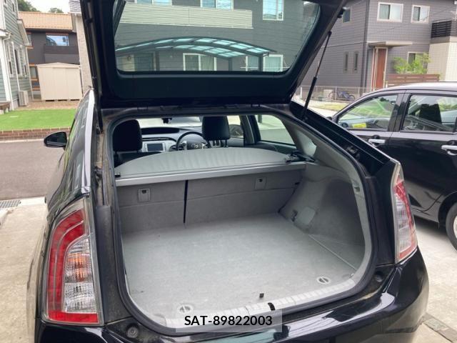 Toyota PRIUS 2014-04 8563261-18