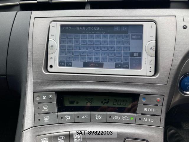 Toyota PRIUS 2014-04 8563261-22