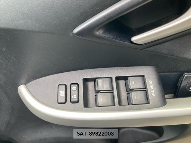 Toyota PRIUS 2014-04 8563261-4