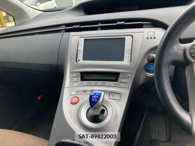 Toyota PRIUS 2014-04 8563261-8