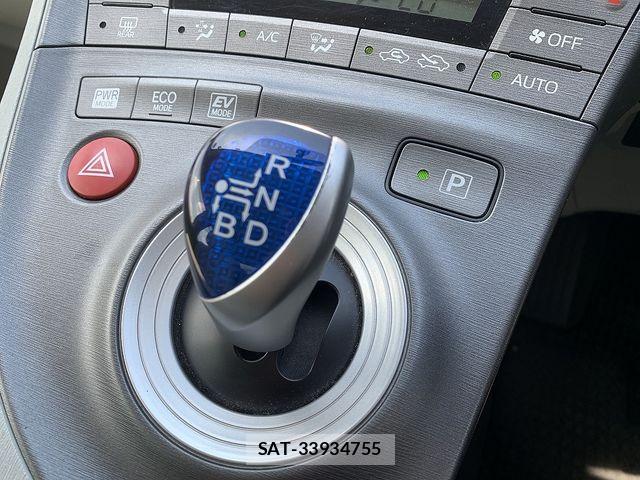 Toyota PRIUS 2013-01 8563246-13