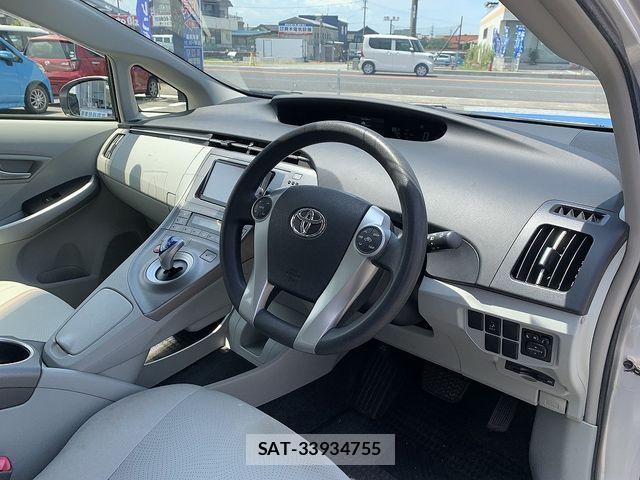 Toyota PRIUS 2013-01 8563246-16