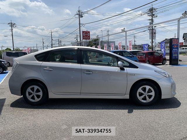 Toyota PRIUS 2013-01 8563246-21