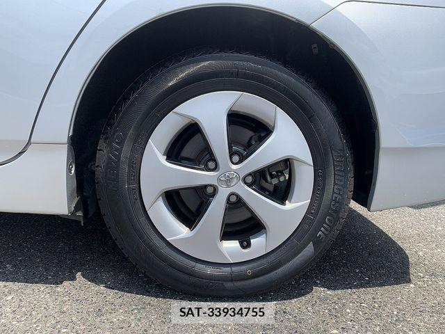 Toyota PRIUS 2013-01 8563246-27