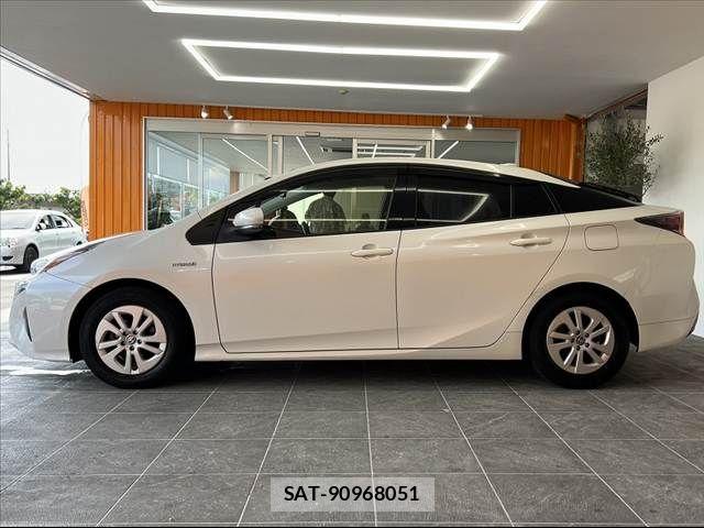 Toyota PRIUS 2016-03 8563225-10