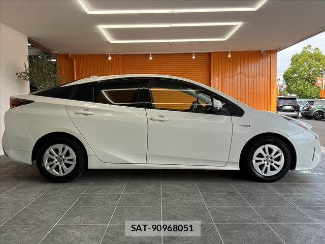 Toyota PRIUS 2016-03 8563225-11