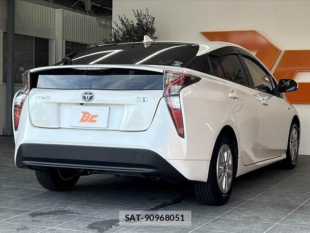Toyota PRIUS 2016-03 8563225-14