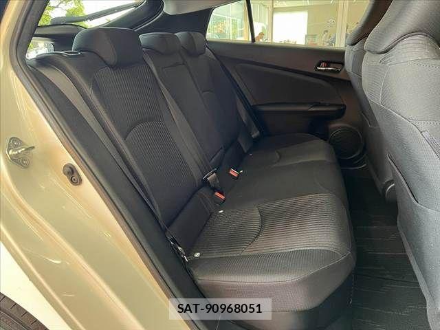 Toyota PRIUS 2016-03 8563225-17