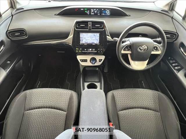 Toyota PRIUS 2016-03 8563225-1