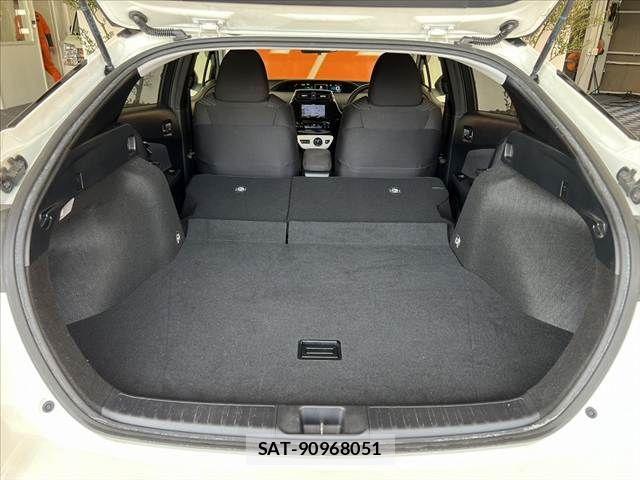 Toyota PRIUS 2016-03 8563225-20