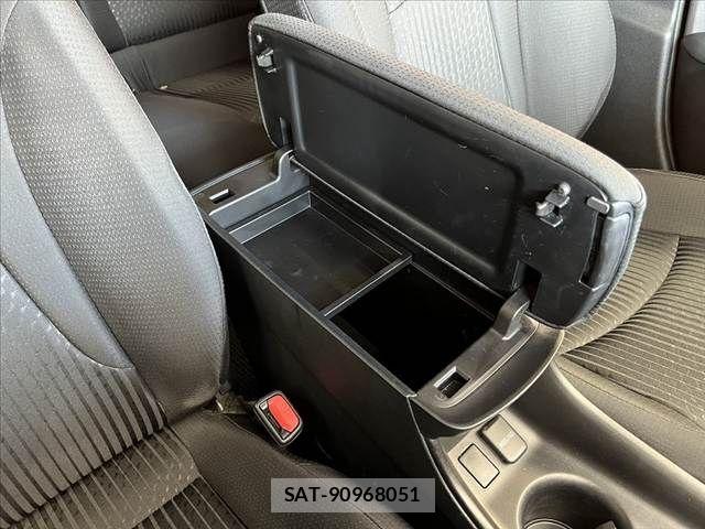 Toyota PRIUS 2016-03 8563225-24