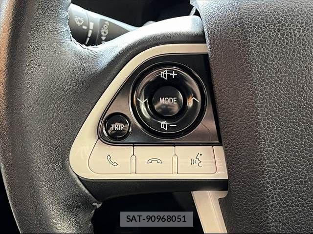 Toyota PRIUS 2016-03 8563225-27