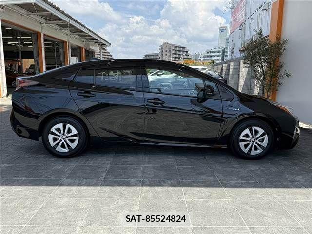Toyota PRIUS 2016-05 8563240-11