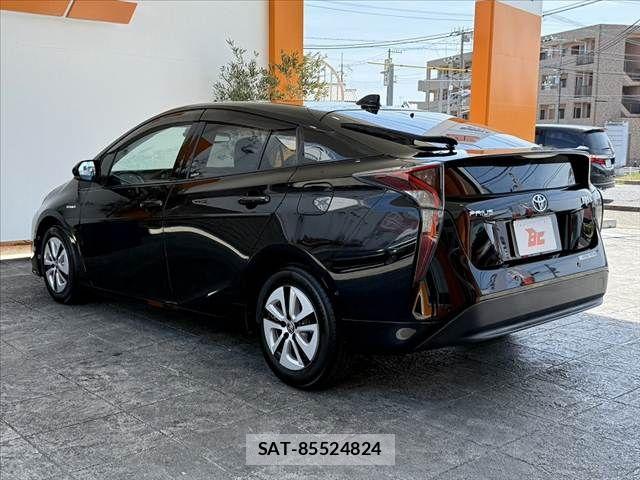 Toyota PRIUS 2016-05 8563240-12