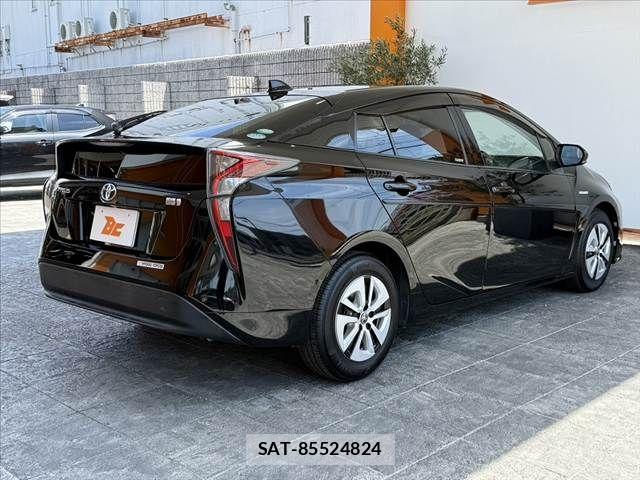 Toyota PRIUS 2016-05 8563240-14