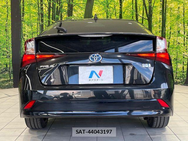 Toyota PRIUS 2022-07 8563208-14