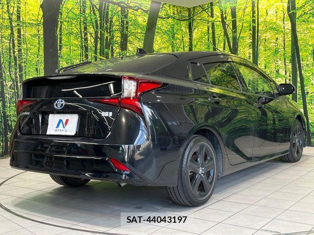 Toyota PRIUS 2022-07 8563208-16