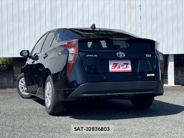Toyota PRIUS 2017-03 8563220-8