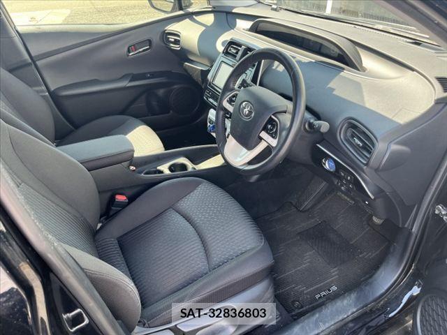 Toyota PRIUS 2017-03 8563220-11