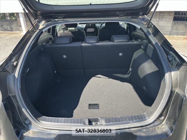Toyota PRIUS 2017-03 8563220-15