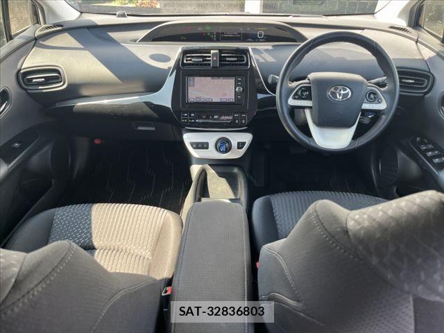Toyota PRIUS 2017-03 8563220-16
