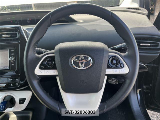 Toyota PRIUS 2017-03 8563220-17