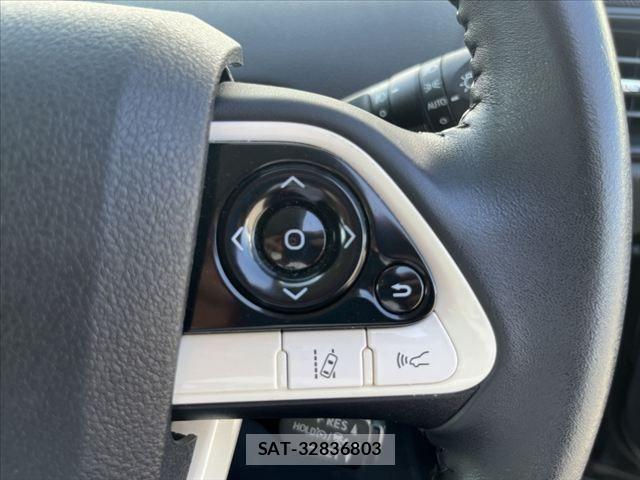 Toyota PRIUS 2017-03 8563220-19