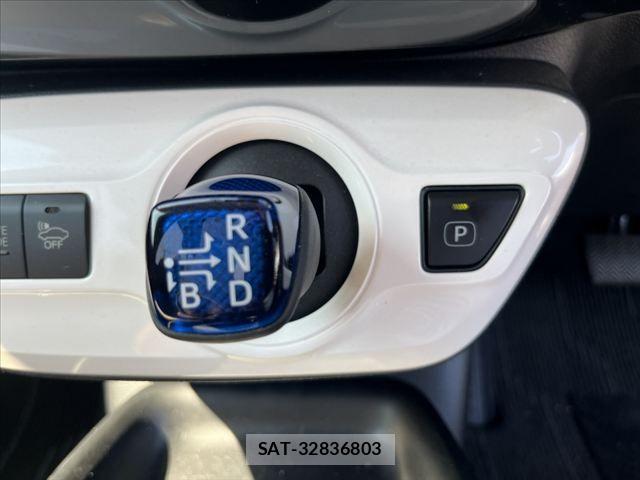 Toyota PRIUS 2017-03 8563220-24