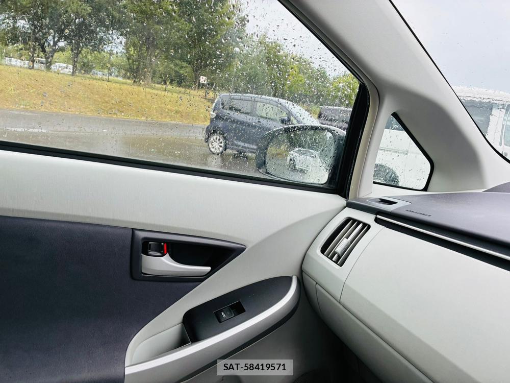 Toyota PRIUS 2010-04 8544994-16
