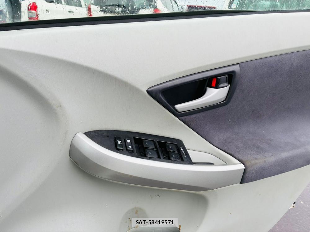 Toyota PRIUS 2010-04 8544994-19
