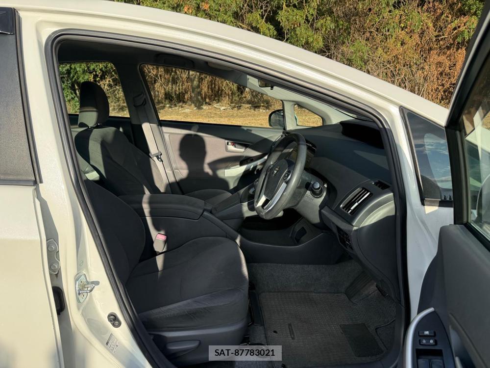 Toyota PRIUS 2011-02 4668275-11