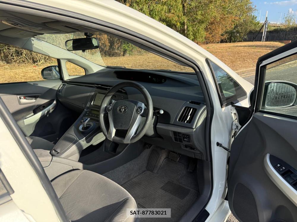 Toyota PRIUS 2011-02 4668275-12