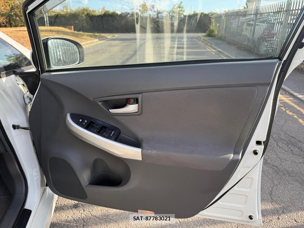 Toyota PRIUS 2011-02 4668275-29