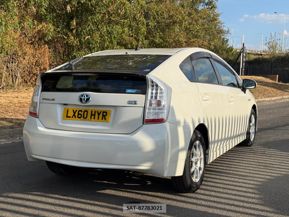 Toyota PRIUS 2011-02 4668275-4