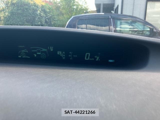 Toyota PRIUS 2010-08 8628454-16