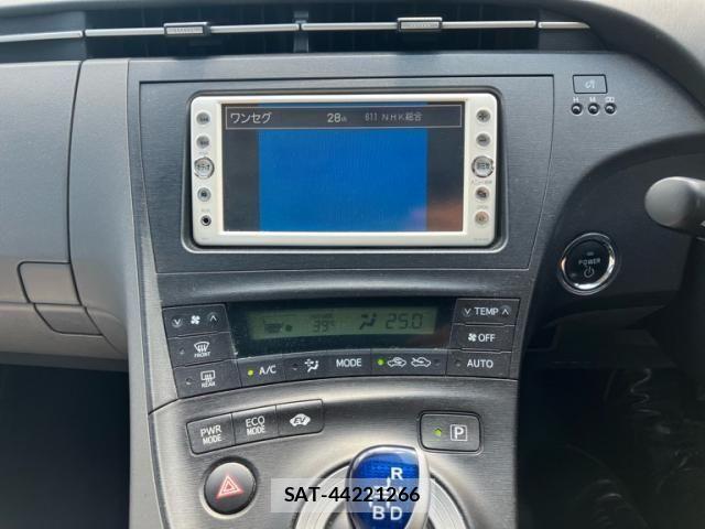 Toyota PRIUS 2010-08 8628454-18