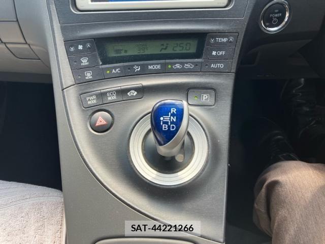 Toyota PRIUS 2010-08 8628454-19
