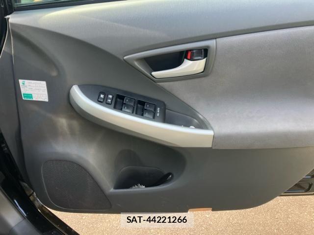Toyota PRIUS 2010-08 8628454-21
