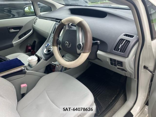Toyota PRIUS 2010-06 8628470-11